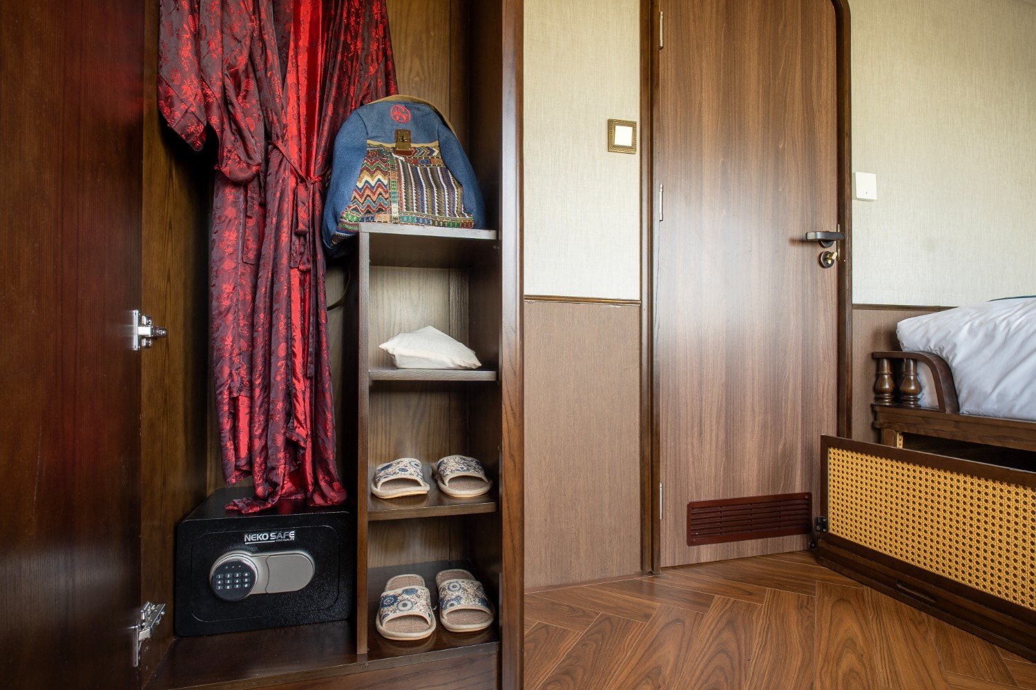Double cabin