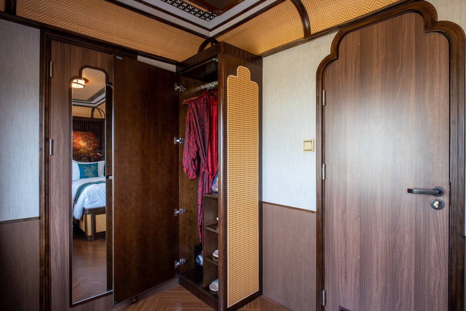 resized-Double-cabin-11.jpg